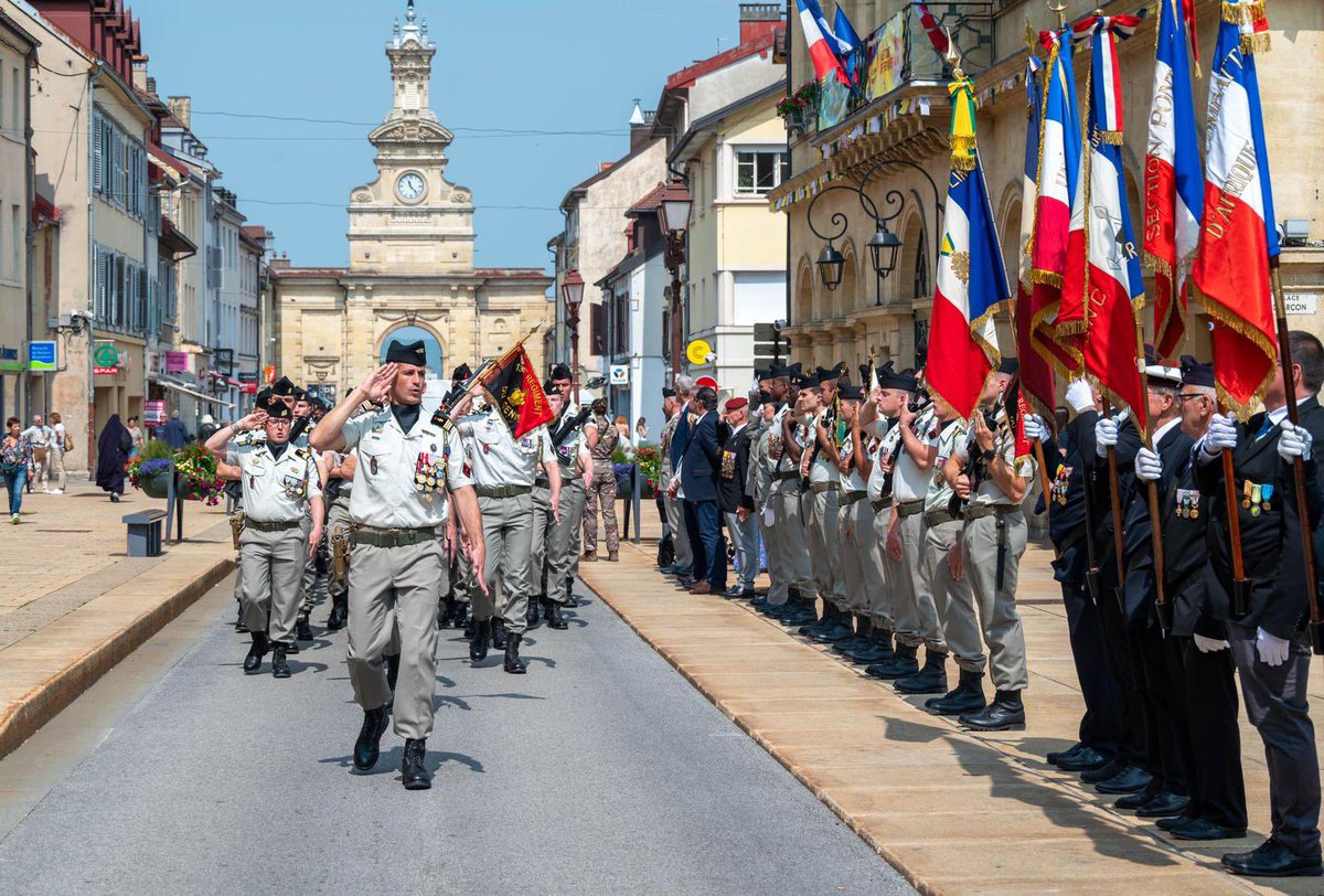 Passation de commandement ! 🫡

Le capitaine Matthieu a quitté le commandement de la 1ère compagnie de combat, au cours d'une cérémonie solennelle à Pontarlier, sa commune marraine. 

C'est le capitaine Vincent qui prend la relève de #la1du13 pour les deux prochaines années.