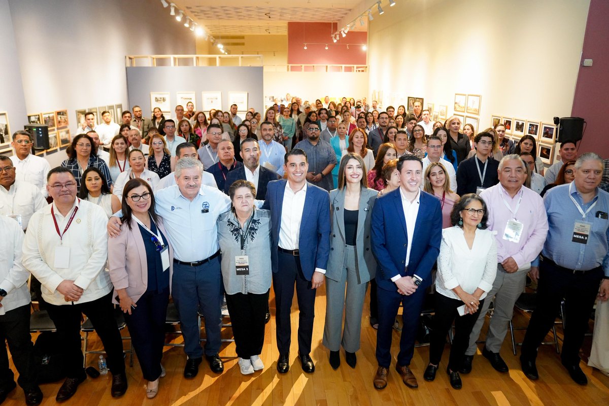 PaulinaOcanaE's tweet photo. “Bienestar con justicia” fue el tema del segundo foro para la revisión y actualización del Plan Estatal de Desarrollo, una gran iniciativa de nuestro Gobernador @AlfonsoDurazo 

Escuchamos todas las voces, recogimos propuestas y se enlistaron prioridades. Cuando se consulta de forma abierta, inclusiva y transparente, se construyen decisiones más justas y legítimas.

¡Así seguimos transformando Sonora en una tierra de oportunidades para todas y todos!