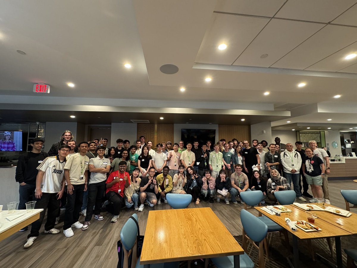 Everyone say „Scholars!“ 🥳 #WWDCScholars #WWDC25