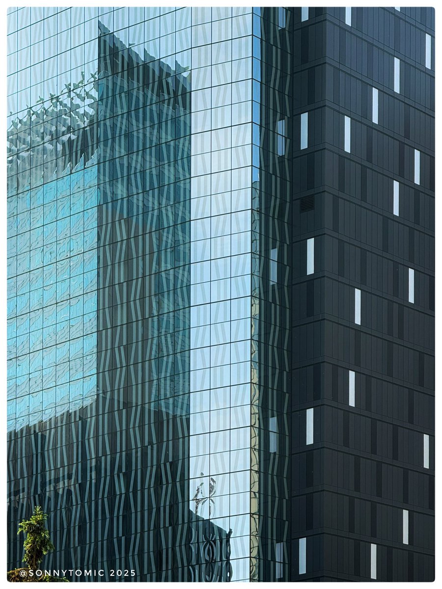 Sonny Tomic (@sonnytomic) on Twitter photo “Ex-centric” recently re-cladded office building, Calgary Downtown <a href="/CanUrbanism/">Canadian Urbanism</a> <a href="/CdnArch/">Canadian Architect</a> <a href="/Architizer/">Architizer</a> <a href="/cityaestheticss/">City Aesthetics ⛩</a> <a href="/FrankDucote/">Frank Ducote</a> <a href="/UrbanDesignFRM/">Urban Design Forum</a> “Ex-centric” recently re-cladded office building, Calgary Downtown <a href="/CanUrbanism/">Canadian Urbanism</a> <a href="/CdnArch/">Canadian Architect</a> <a href="/Architizer/">Architizer</a> <a href="/cityaestheticss/">City Aesthetics ⛩</a> <a href="/FrankDucote/">Frank Ducote</a> <a href="/UrbanDesignFRM/">Urban Design Forum</a>