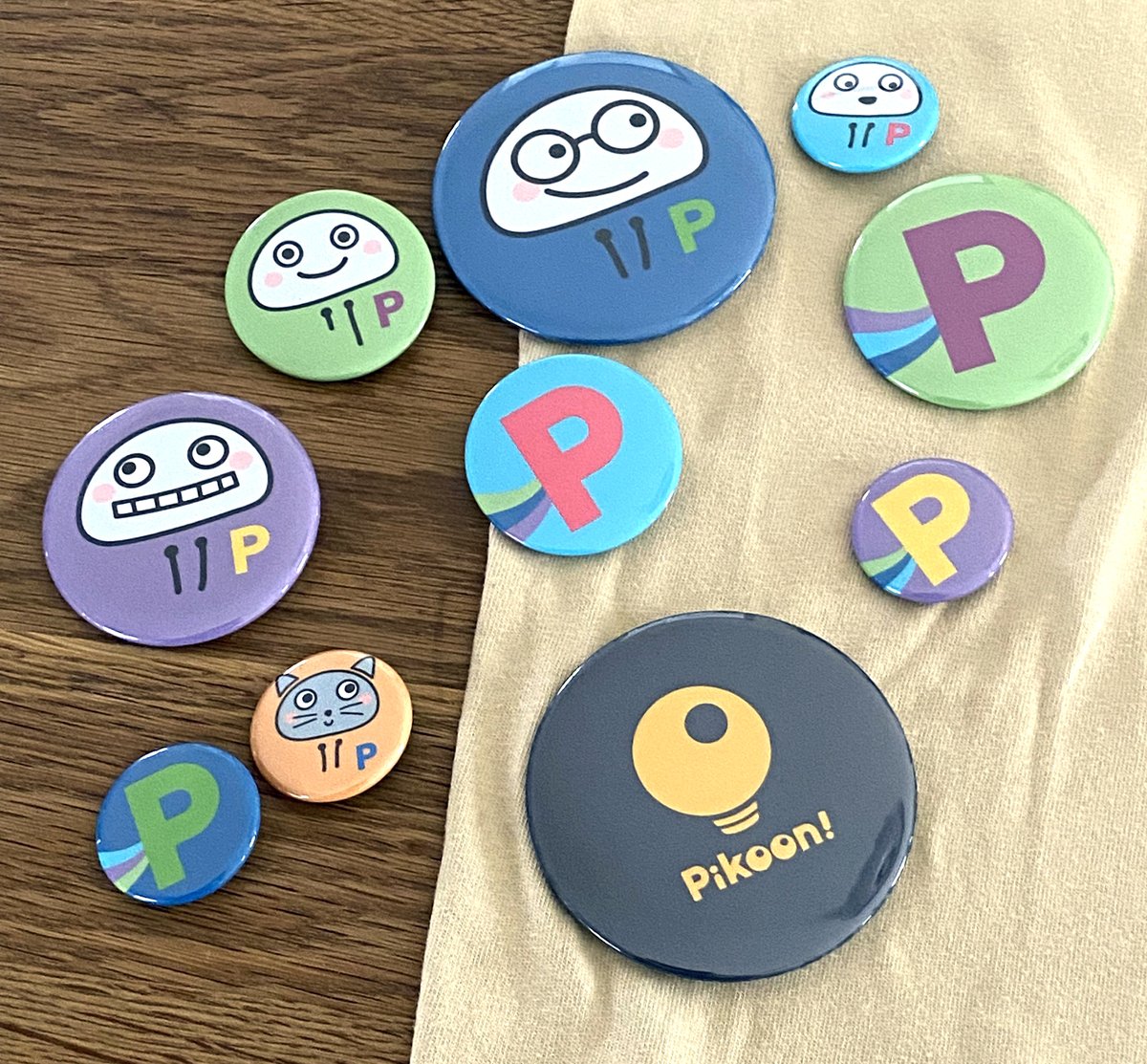 pikoon_pkn's tweet photo. 「登録者数1000人」を記念してPikoon!オリジナルグッズを販売します!まだ YouTubeとはリンクできていませんが下のリンクからお買い求めいただけます!しかも!6/15(日)までTシャツセール中!!この機会にぜひ!
https://t.co/2AenlAkc4x
#Pikoon #ピコーン #グッズ #缶バッジ #Tシャツ #記念グッズ https://t.co/dWpDZv7obU