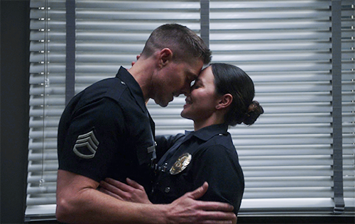 sgtsxchenford's tweet photo. Soulmated so hard that they broke up, hooked up twice, got drugged together and now are on their way back to one another 🥺 https://t.co/kPyn3eBacg