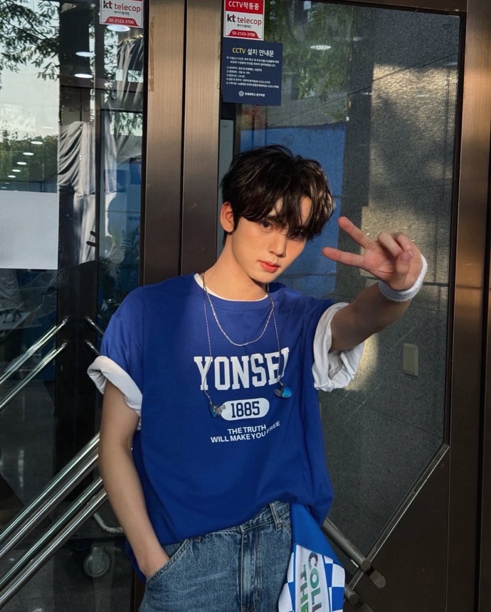 Back at it with the simple blue shirt—because sometimes less is more, but this color? Always a mood.