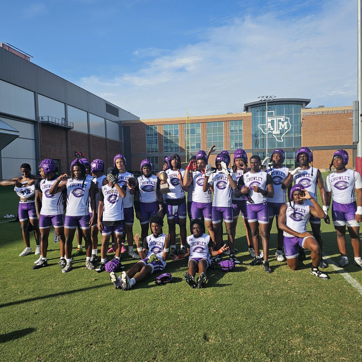 ElijahPinnick's tweet image. #CrowleyTough
@AggieFootball @CTownEaglesFB @Recruit_Crowley @CarlosLynn @CoachHill17 @CoachFishII @JoshuaLowetheqb