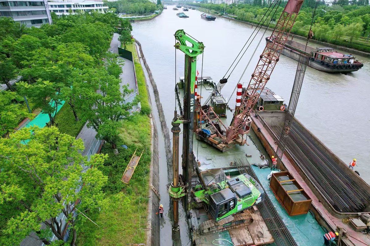 Camilla_TYSIM's tweet image. Tysim rotary drilling rig KR150A is working in  Beijing-Hangzhou Grand Canal.
It is doing the project for river channel support engineering.
Choose Tysim, Win together!

Web: tysim.com Email: tysim@tysim.cn

#tysim #pilingequipment #pilingrig #piling #Pilingmachine