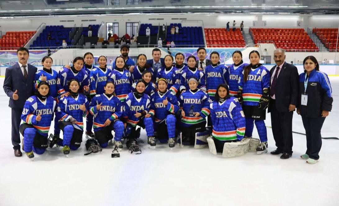Haneefa_Jan's tweet image. A proud and historic moment for India and especially for Ladakh.
I wholeheartedly congratulate all the players and the entire management team of the Indian #IceHockey Women’s Team, comprising mostly daughters of Ladakh, for securing the bronze medal at the #IIHF Women’s Asia Cup…