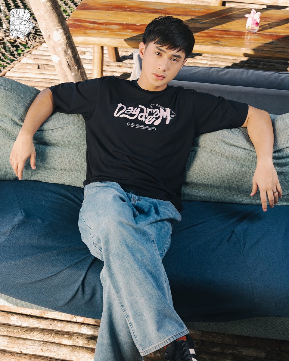 benchtm's tweet photo. Vacation mode: on. ✨ Fyang and JM are all about easy fits and even easier moments — perfect for slow days, sweet escapes, and getting lost in good company.

Ready when you are — adventure starts with #BENCHSummer2025. https://t.co/MXnX89UEVl