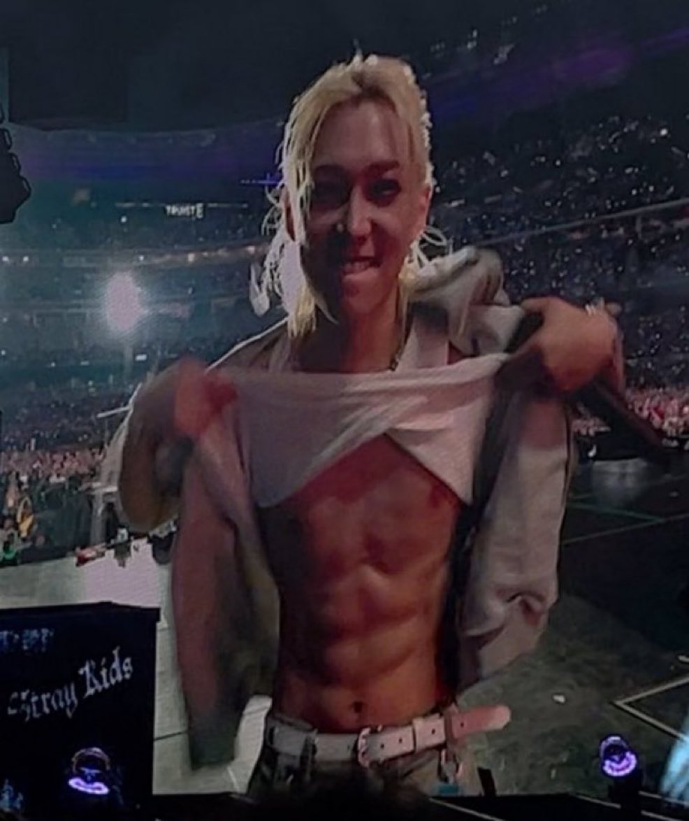 skzbybc's tweet photo. HWANG FUCKING FELIX WTFFFF ??????????.???? https://t.co/ZsP8OHzGUx