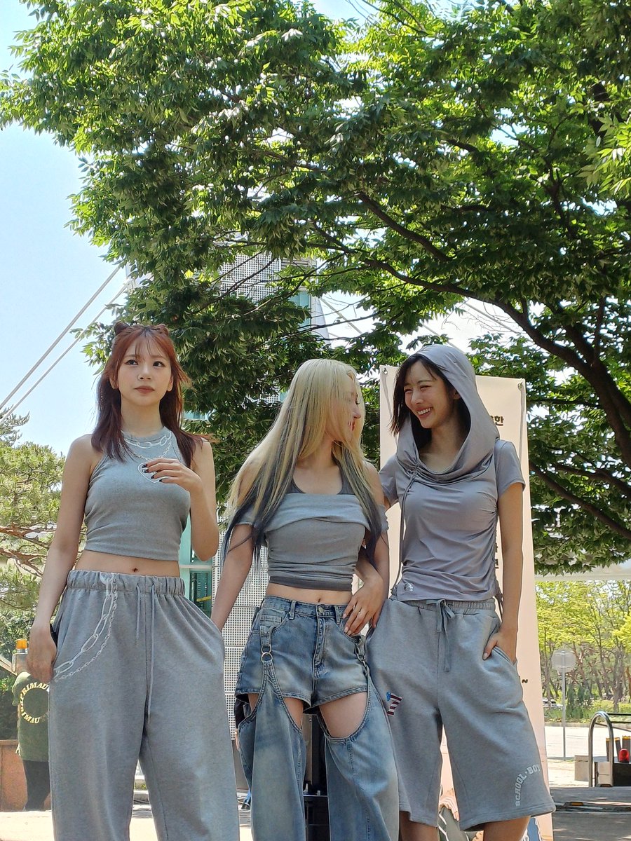 insomnicsy's tweet photo. 250611 #UAU Show Champion Mini-Fanmeeting 🐰🐥🐶✨️ https://t.co/JhTmk3S4ro