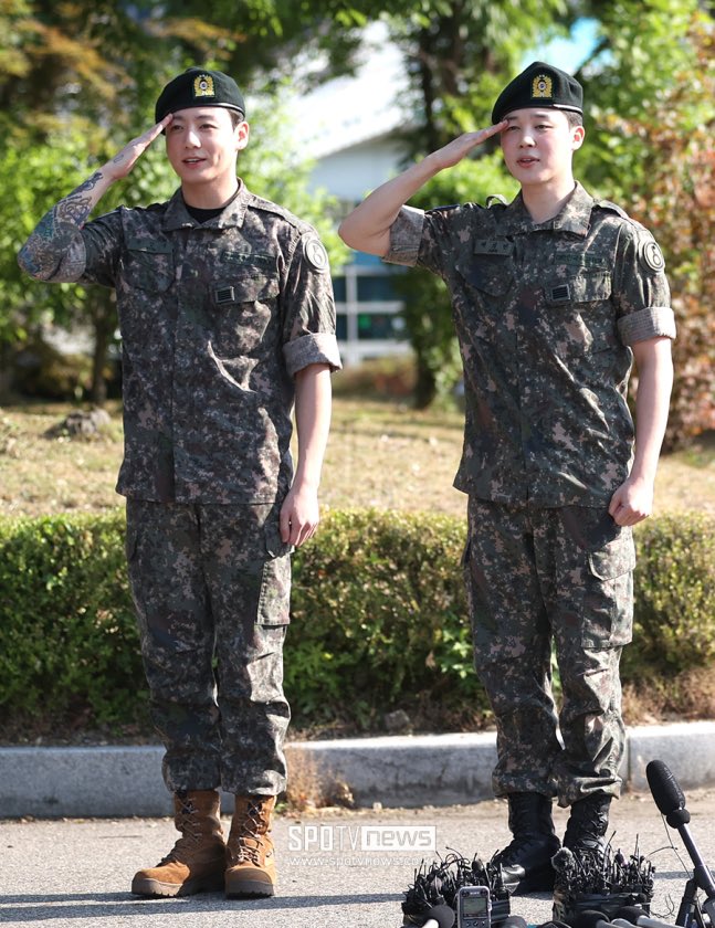 First_VKOOK's tweet photo. 내 강아띠들 전역 축하해🫡🩵🩵 https://t.co/q5OXryG0cn