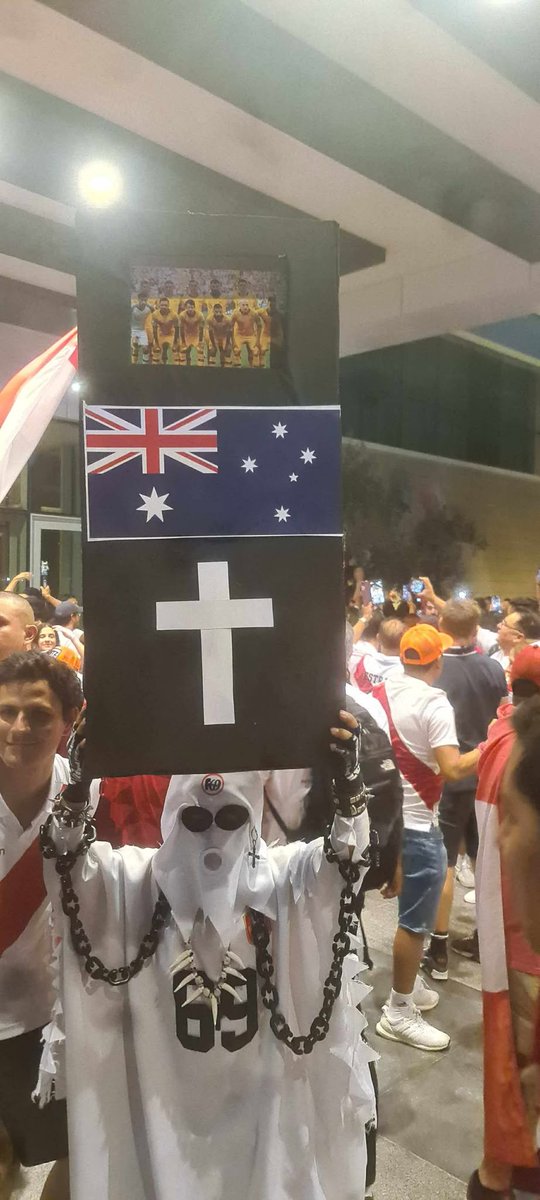2 years ago tomorrow, I took this photo outside Peru's hotel the night before THAT famous night in Doha for the <a href="/Socceroos/">Subway Socceroos</a>. 

The "Grey Wiggle" <a href="/redders_20/">REDDERS</a> became a national hero the next day, and now Peru is all but certain to miss out on the World Cup again. 

Football is crazy