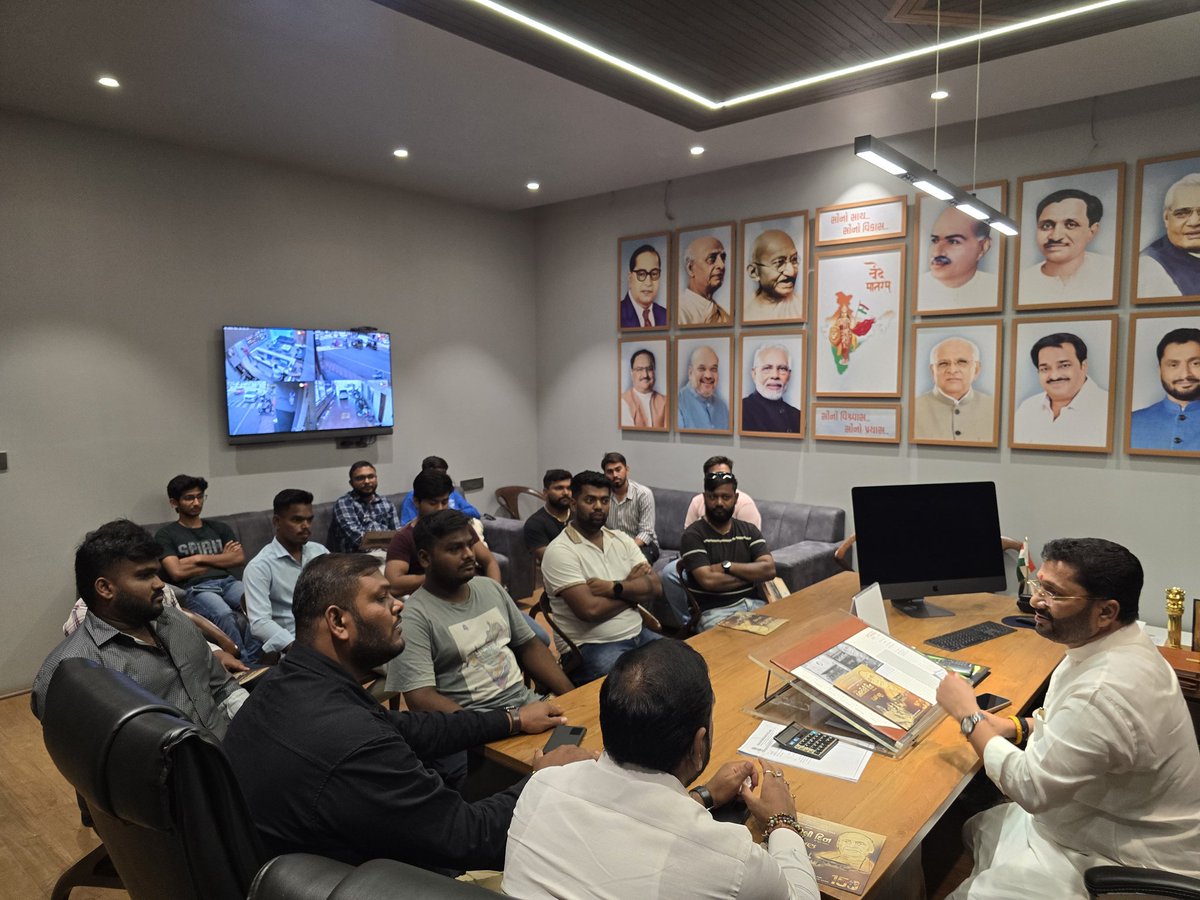 આવનારા 97માં બારડોલી દિન ની ઉજવણી ના ભાગરૂપે બારડોલી ના કન્ટેન્ટ ક્રિએટર્સ અને સોશિયલ મીડિયા ઈન્ફ્લુએન્સર સાથે ચર્ચા કરી.
#BardoliDay 
#BardoliSatyagrah 
#BardoliDay2025