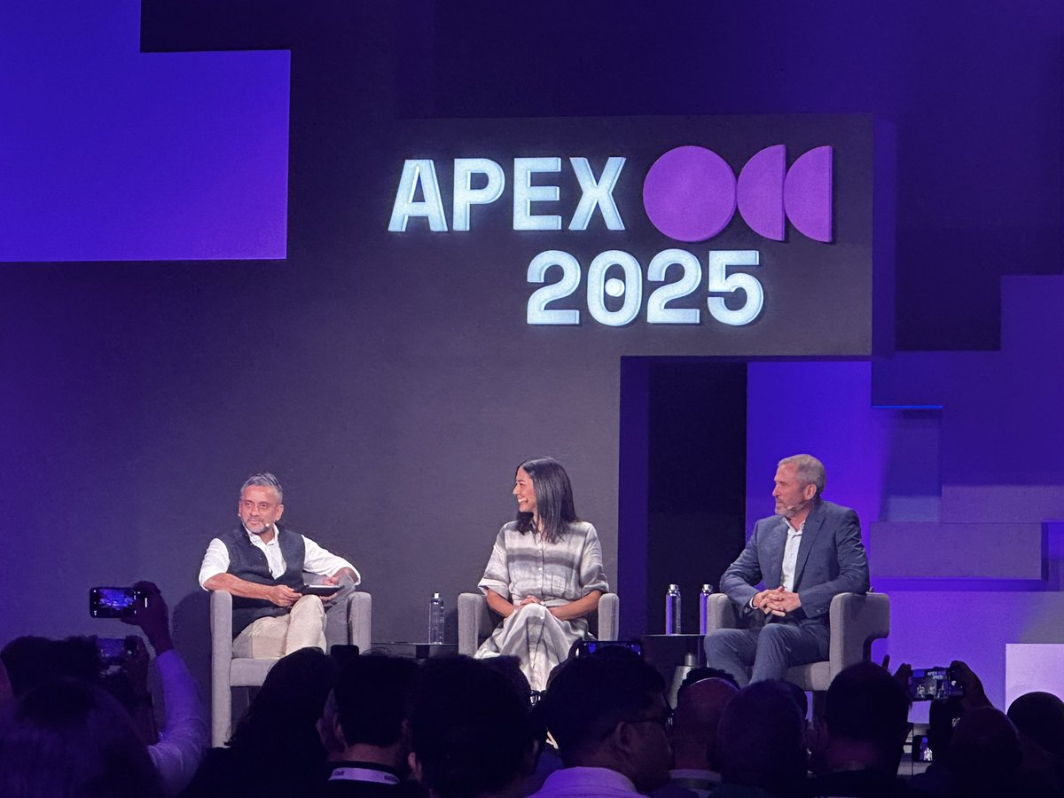 Brad Garlinghouse: “I haven’t bought a memecoin before but if I did I’d buy all the XRP memecoins”

Audience gasps, unlocks phones and bids