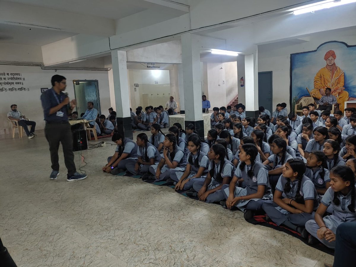 Konceptschool's tweet image. ChatGPT से सीधा संवाद!

KPS में छात्रों ने जाना—AI क्या है, कैसे काम करता है और उनकी पढ़ाई में कैसे मदद कर सकता है।
ChatGPT से इंटरऐक्ट करना बना सीखना और भी मज़ेदार!

#KPSLearning #FutureReady