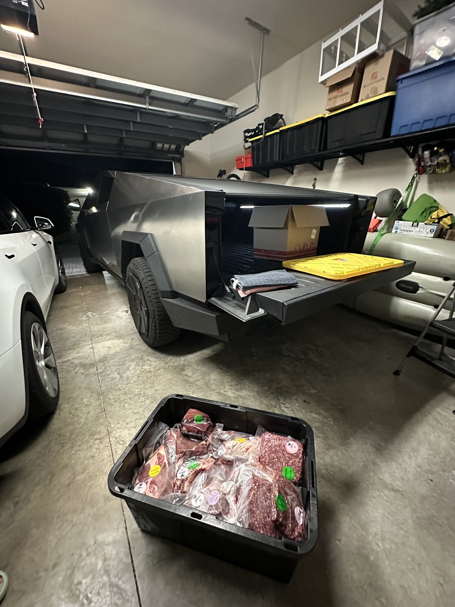jackocon34's tweet image. Cybertruck handled 1/4 beef like a champ