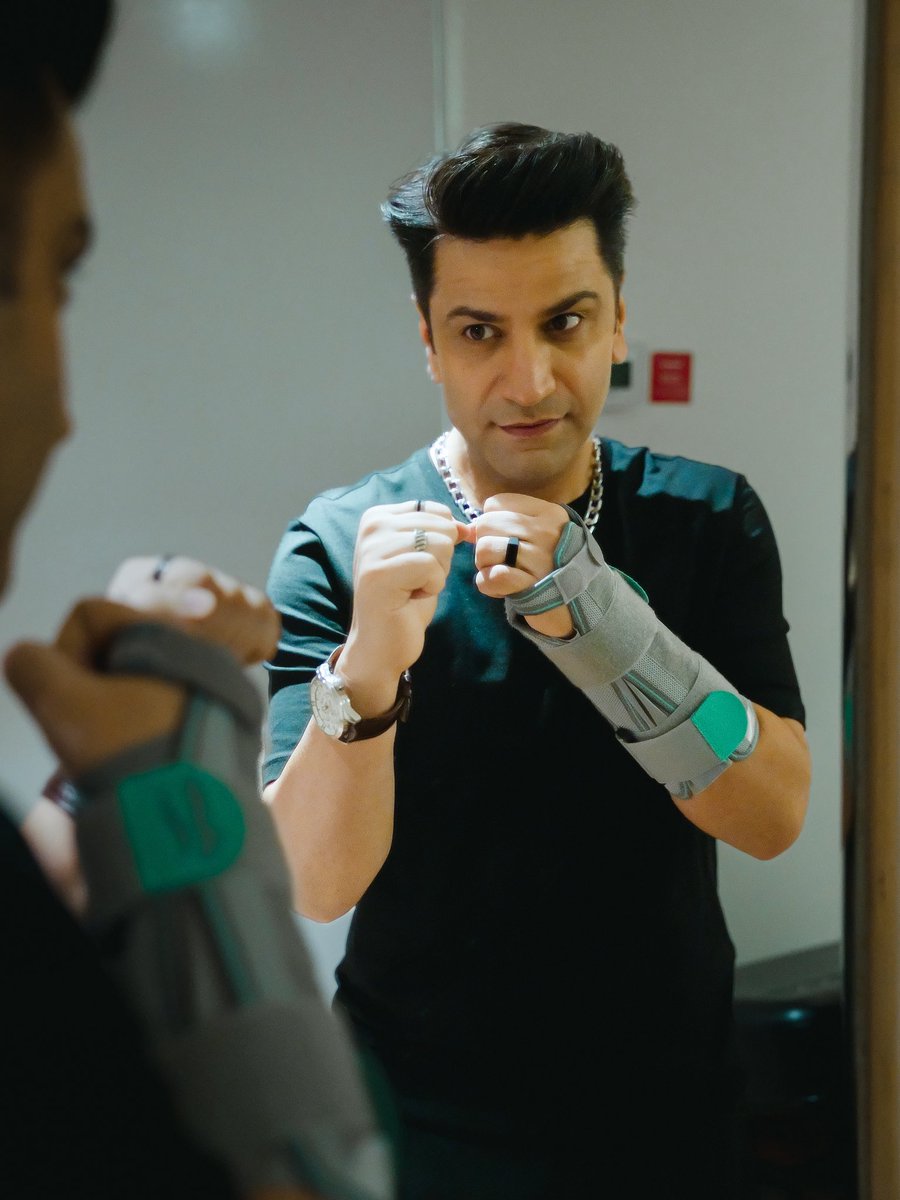 “The strongest aren’t those who control every situation, but those who are ready for any situation.” 

#WednesdayWisdom #ChefKunal #Quote #quotes #wednesday