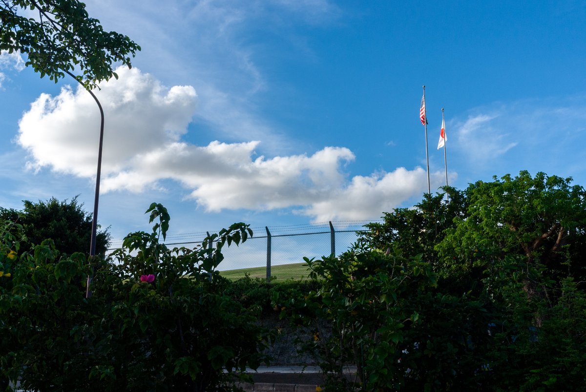 higastore's tweet photo. PENTAX K200Dと歩くOKINAWA. 
2024年6月ごろ。
中城村方面～宜野湾市方面。 

うーん、特にコメントなし（笑）。

#k200d #pentax #島さんぽ #沖縄 #okinawa #島の景色 #北中城村 #宜野湾市 #リージョンクラブ #legionclub #青空 #Campfoster https://t.co/vPdQZbBQwE