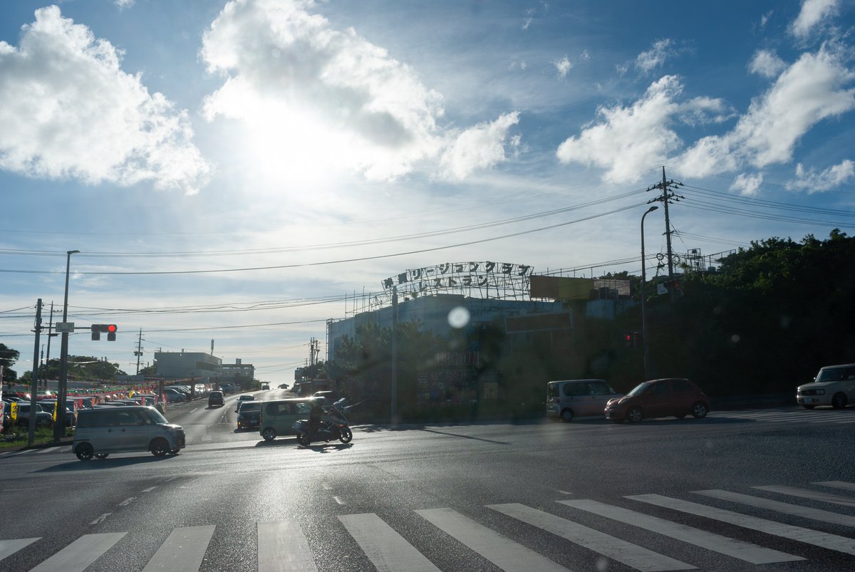 higastore's tweet photo. PENTAX K200Dと歩くOKINAWA. 
2024年6月ごろ。
中城村方面～宜野湾市方面。 

うーん、特にコメントなし（笑）。

#k200d #pentax #島さんぽ #沖縄 #okinawa #島の景色 #北中城村 #宜野湾市 #リージョンクラブ #legionclub #青空 #Campfoster https://t.co/vPdQZbBQwE