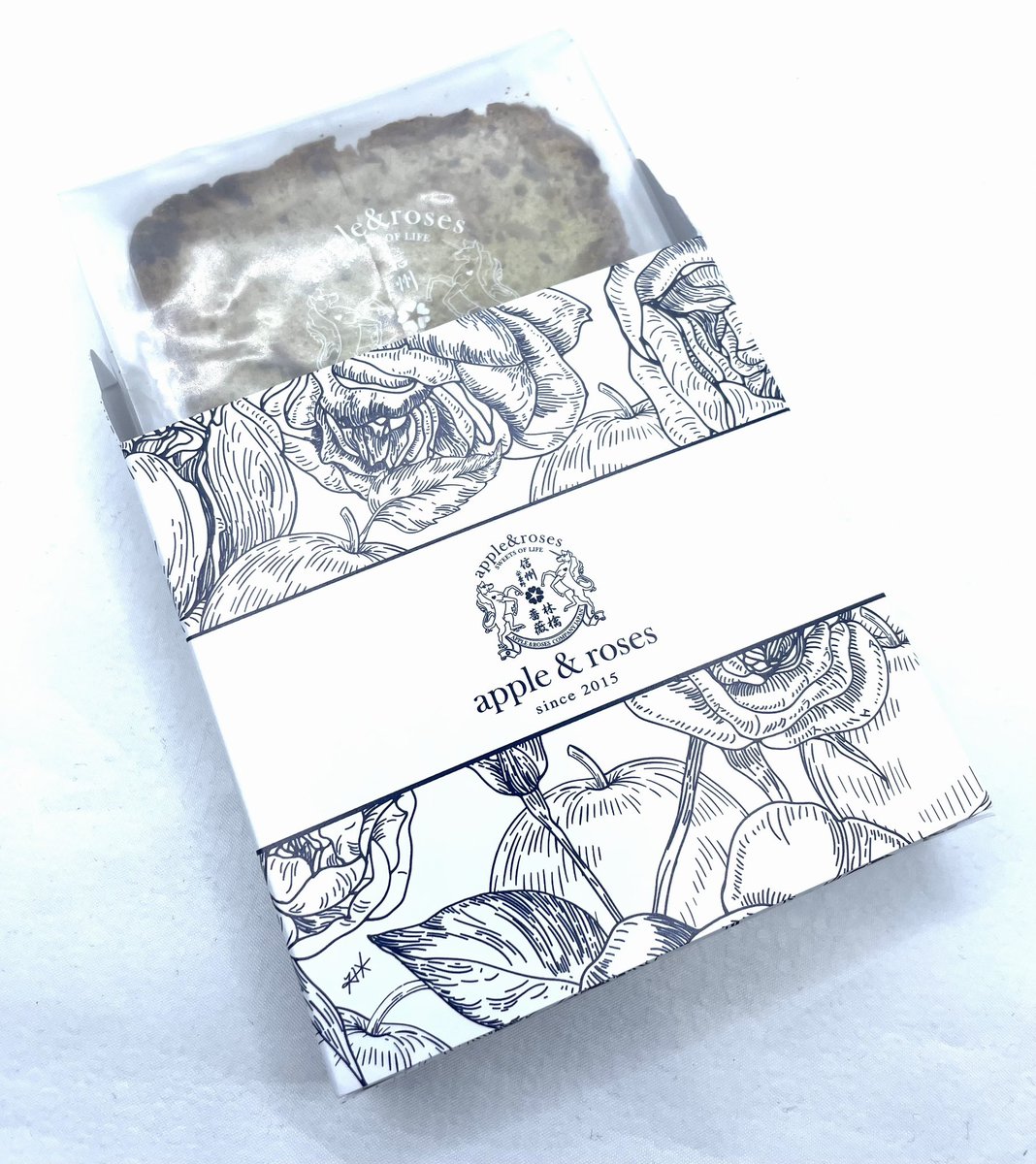 apple__roses's tweet image. 🍎Just Launched – Apple Pound Cake in Elegant Gift Boxes!

Now available in a beautifully designed individual box, perfect for gifting or as a premium souvenir from Japan.
Find us at: Shibuya Scramble Square 1F – “apple &amp;amp; roses”

#TokyoSweets #MadeInJapan #ShibuyaGift