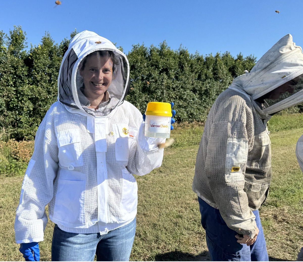 fruitveggrowers's tweet photo. 🐝 Bee Right Devices Now in Bundaberg Hives! 🌿Bee Right monitors have been installed in local hives across Bundaberg. These devices help track hive health, boost pollination, and allow for early detection of Varroa mite 🧪🐝 #BeeRight #BFVG #WBBVegNET #DPI https://t.co/8zFOqCQ2Ia