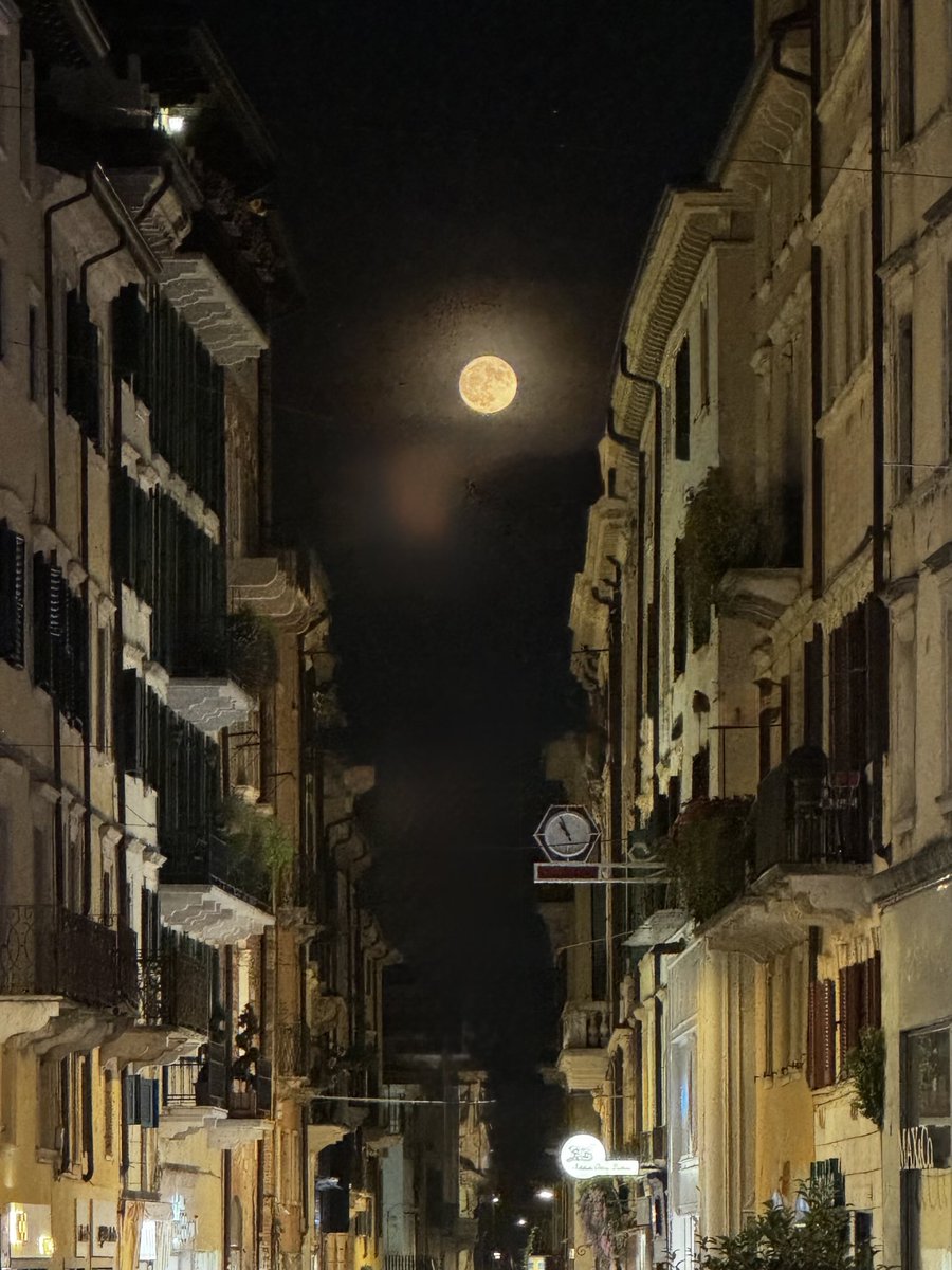 Beautiful Moon in the beautiful #Verona