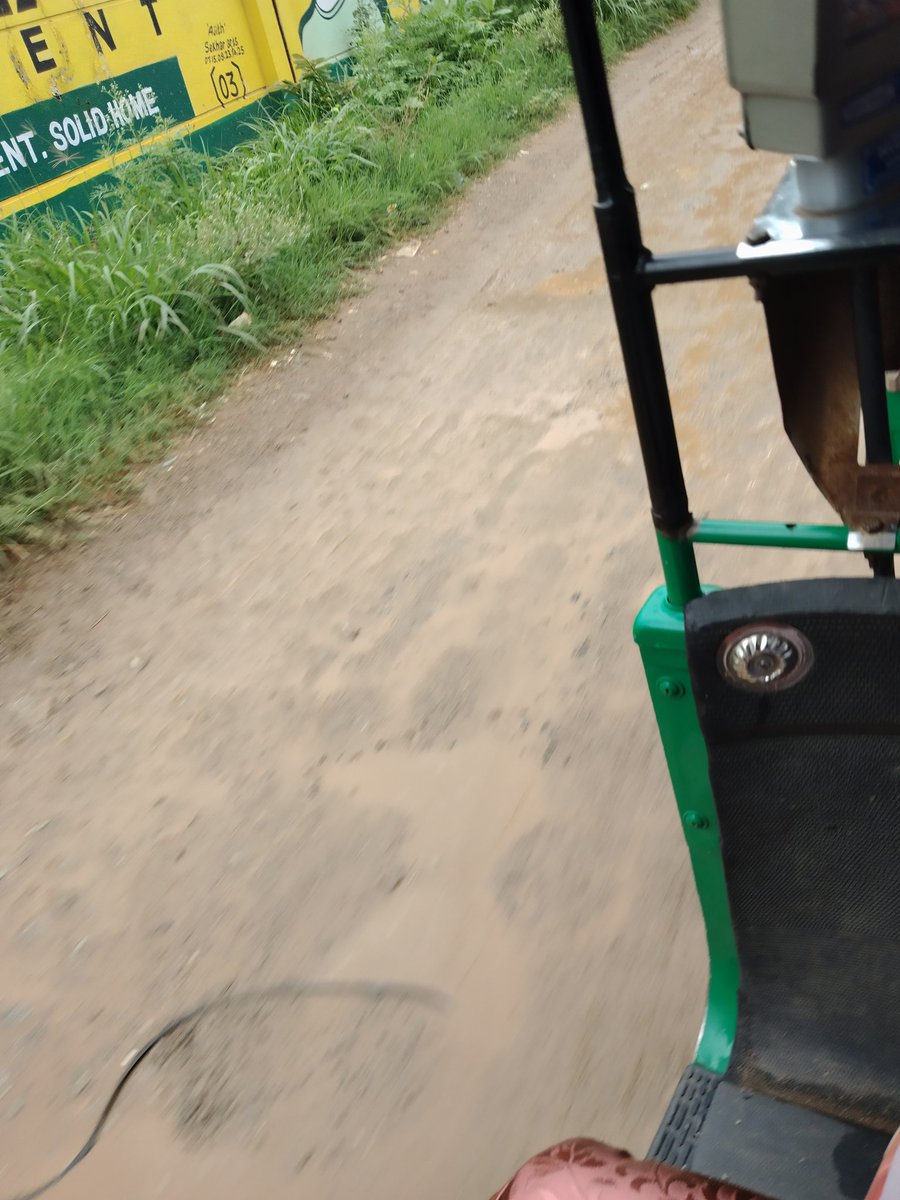 Sunitasriv's tweet photo. Don't forget to pay ur taxes guys #indianroad #pathholes https://t.co/Fr35oE0X8l