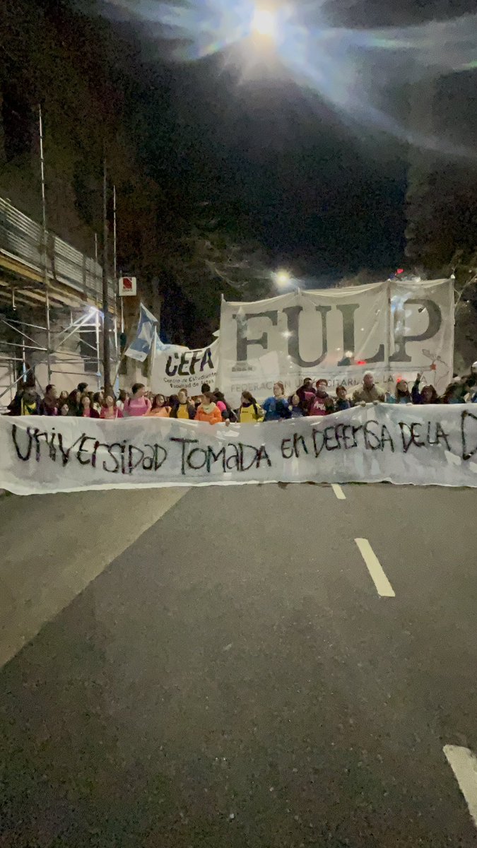 ArrepentidosLLA's tweet photo. TOMADO el rectorado de la Universidad Nacional de La Plata en defensa de la democracia ante la proscripción de la principal líder de la oposición https://t.co/S7RX7KyHuF