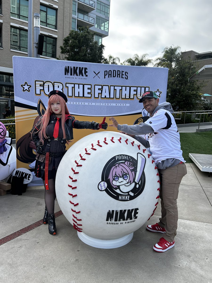 VisuallyG's tweet photo. At the Padres-Dodgers game for #NIKKEATBAT

Had such a wonderful time! https://t.co/wHBxW5xjx8