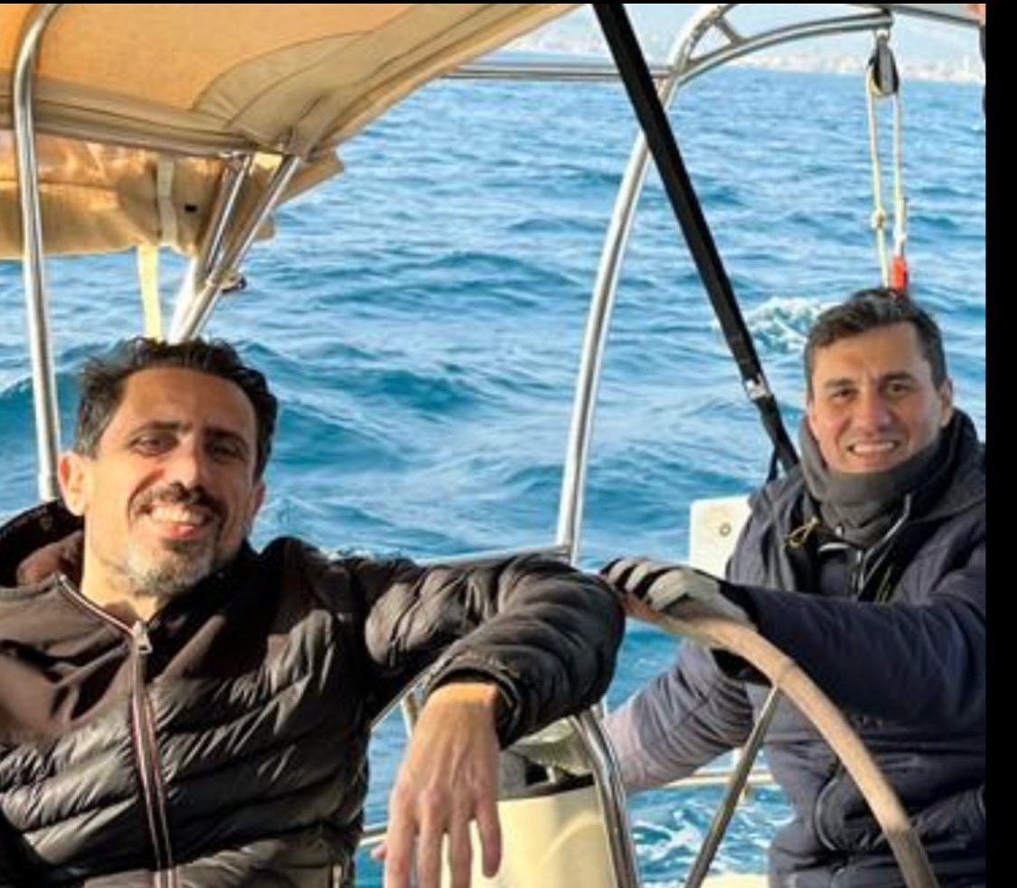 sfulcun's tweet photo. Limanım..

Yelken rüzgar ister , zordur ama keyiflidir, 

Sen de bunu sevdin, Hayatının tamamında hep zor olanda , herkese dokunarak iyilik biriktirdin, o küçücük görünen ama herkesin  sığdığı limanın, benim de sığındığımdı. 

Dostum ,kardeşim , can yoldaşım Ruhun Şad olsun. https://t.co/f5O8Aw3KoZ
