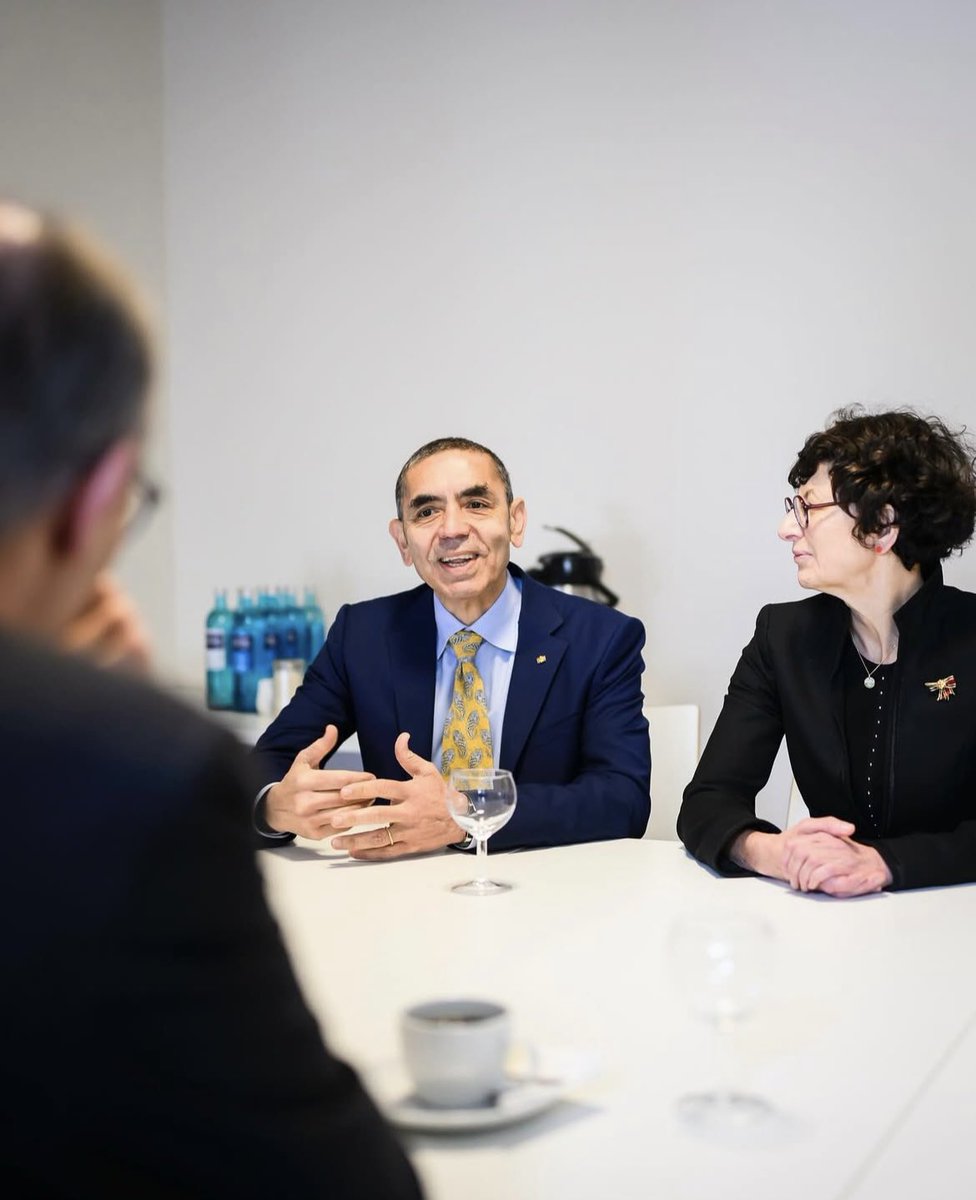 Covid-19 aşısı ile isimlerini duyuran BioNTech kurucuları Prof. Dr. Özlem Türeci ve Prof. Dr. Uğur Şahin,🇩🇪’nın en saygın ödüllerinden biri olan Alman Ulusal Ödülü’ne lâyık görüldü. Ödül <a href="/bundeskanzler/">Bundeskanzler Friedrich Merz</a> Merz tarafından takdim edildi. Türeci ve Şahin’i  içtenlikle tebrik ediyoruz👏