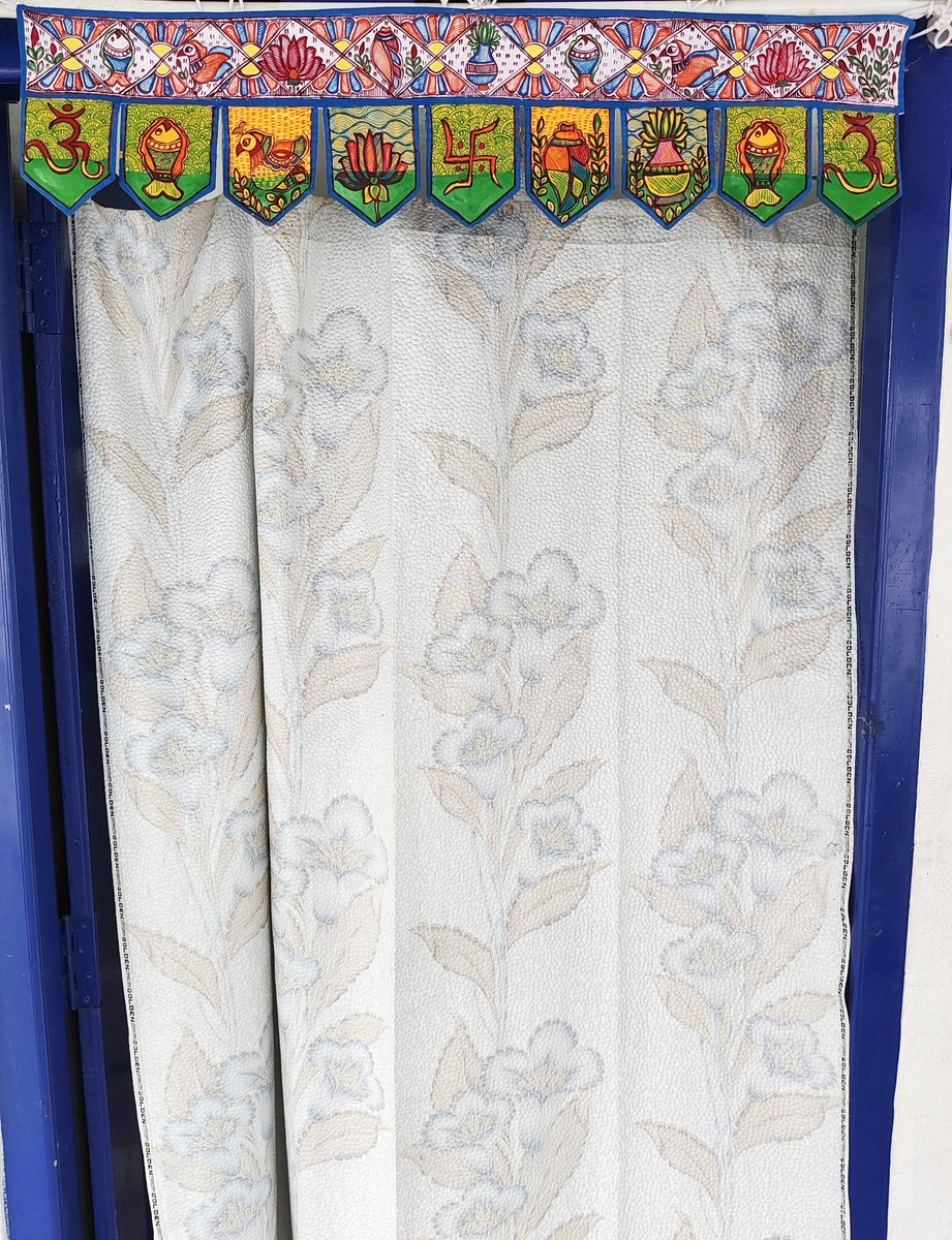mithilakritihub's tweet photo. 💐💐Welcome the task that makes you go beyond yourself. - Frank McGee.
Welcome friends...😊🙏🌻🌼
✳️✳️Toran/door hanging....decorated and designed with colors and motifs of mithilaart. Handpainted mithilaart
#toran #doorhanging #doordecor #todaysart #motifs #colors #mithilaarts https://t.co/CyeamZ9KEo