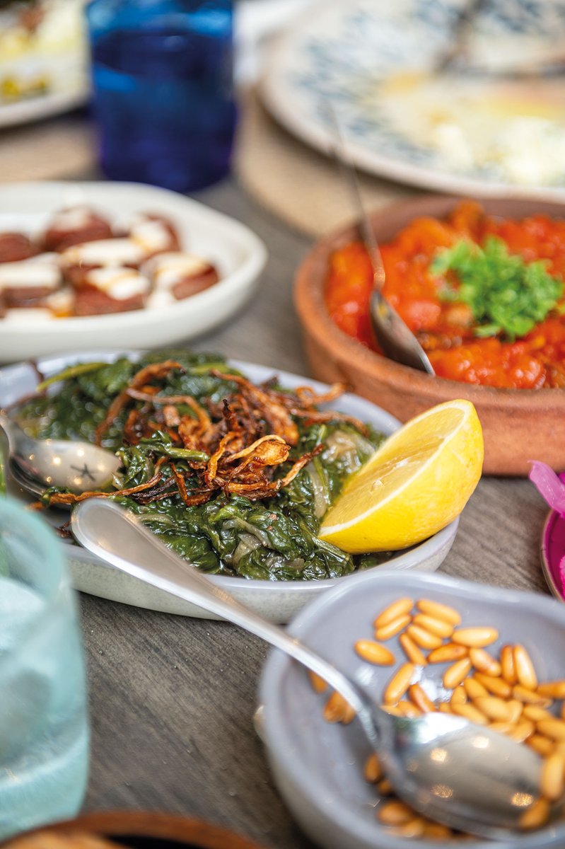Beyond ancient ruins, #Jordan's food scene is booming! 🇯🇴 Discover foraging adventures, Bedouin hospitality, Michelin-worthy restaurants &amp; more. 

A true culinary journey awaits! destinasian.com/editorial/jord…

#JordanFood #TravelJordan #Gastronomy #MiddleEast