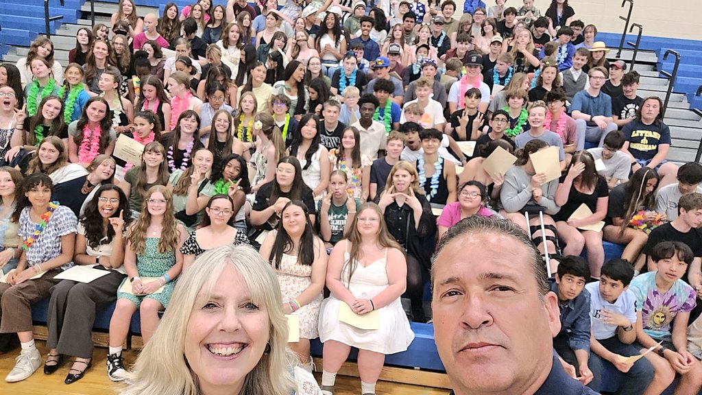 LMSprincipals's tweet photo. What a great day celebrating our 8th graders and the future class of 2029. Great Kids who care about each other... and so fun!#LMSproud
@PullmanSD https://t.co/dIXbhV9Amf