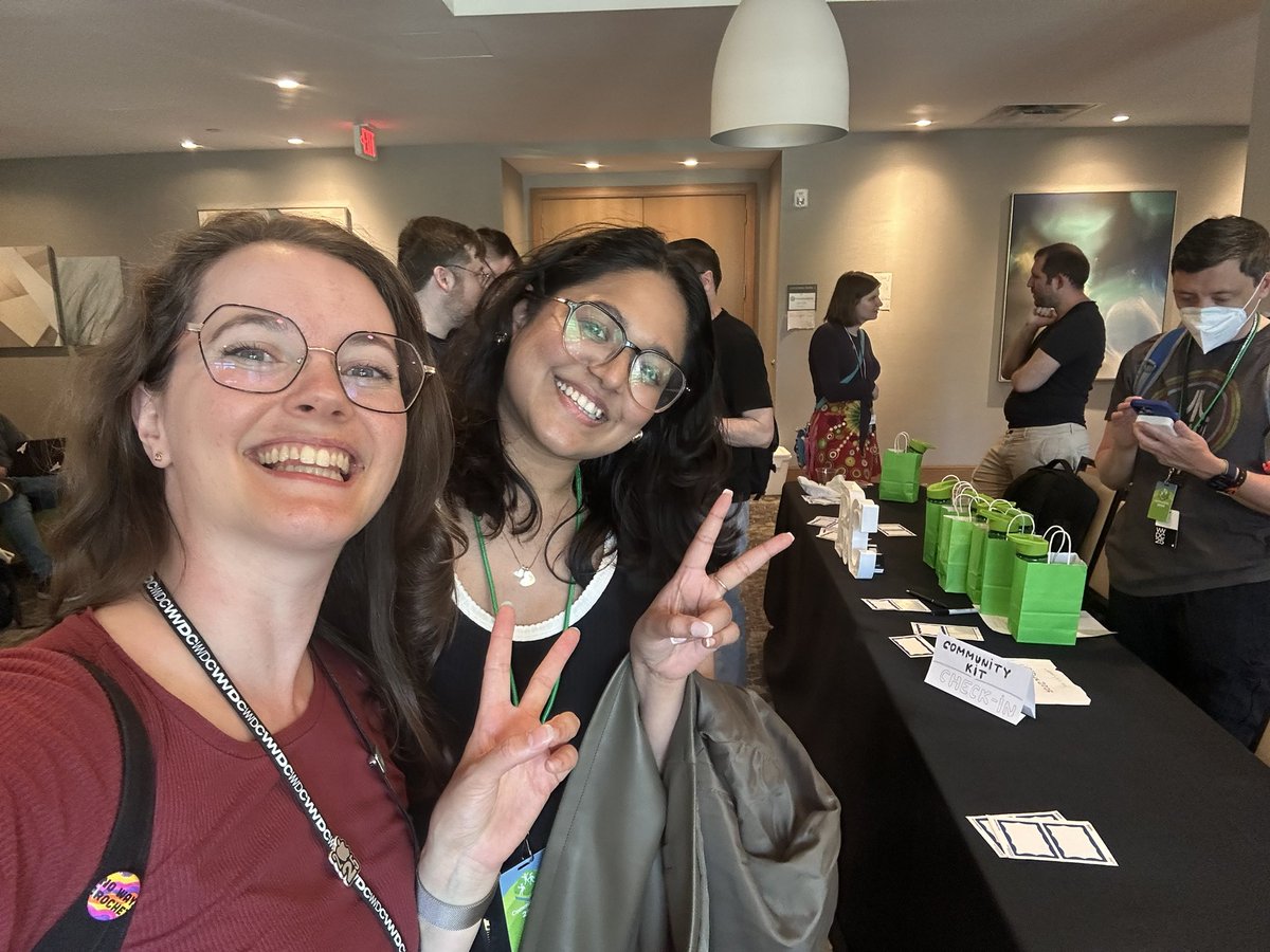 aishuthillo's tweet image. Had an amazing time at @communitykit_ filled with fun, learning & inspiring convos with fellow devs. Been following @FosiaDesign for some time, and it was such a joy to finally meet her. All theway from India @rudrankriyam - had an amazing panel session. Overall,Loved the energy
