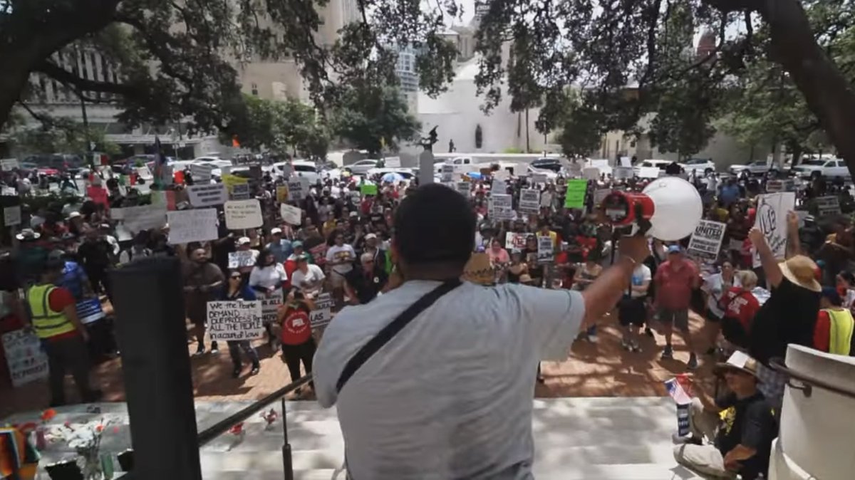 Drinkin_Bros's tweet photo. Street Gonzo ICE Protest out now on YouTube!

Watch here: https://t.co/O2KWFDNT51 https://t.co/aa4Gs9cLIp