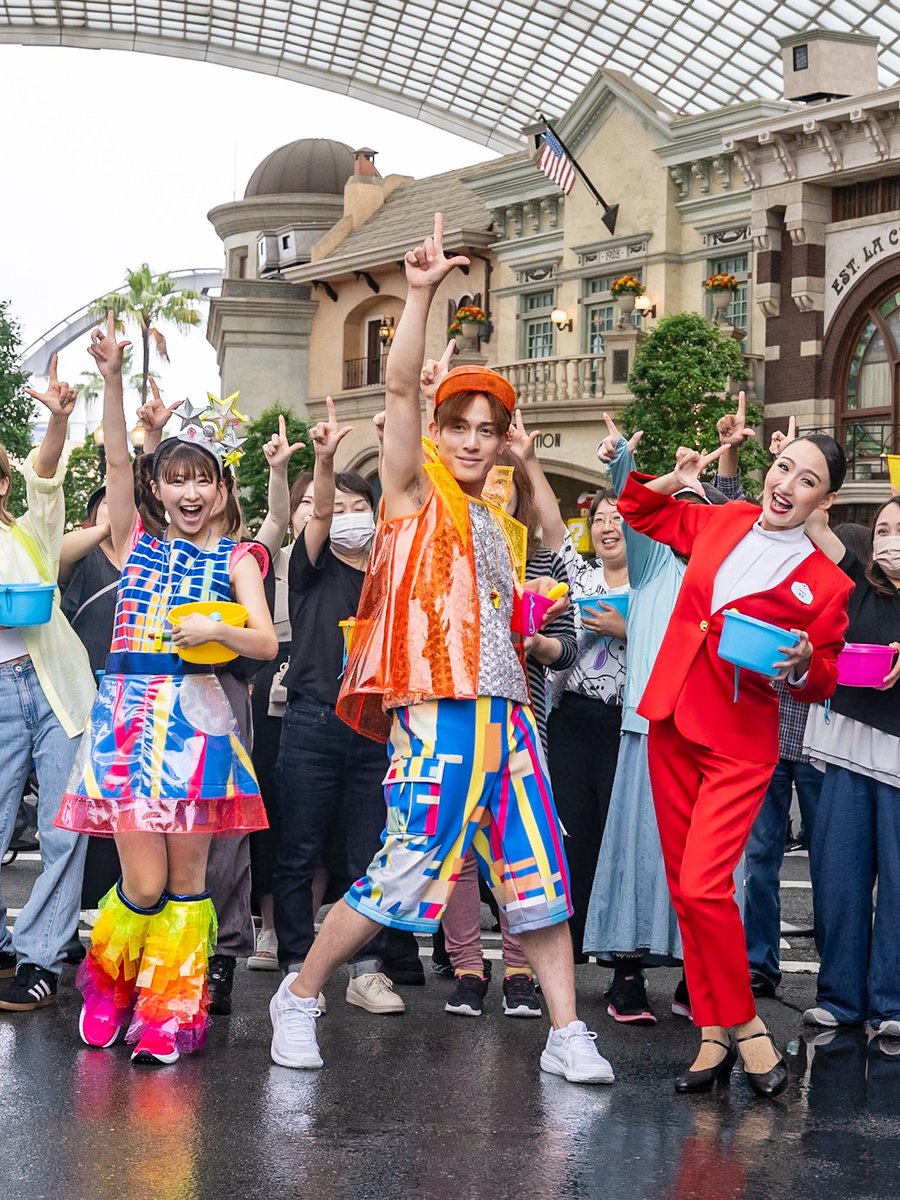 DtimesDeparture's tweet photo. 【 #USJ 】熱中症ゼロへ！
ユニバーサル・スタジオ・ジャパン「熱中症予防セミナー」初開催
夏の装いに身を包んだエンターテイナーたちとともに「打ち水体験」で一足早い涼を満喫☆
詳細→https://t.co/hFP8n98r9L https://t.co/eBkH0WTpx6