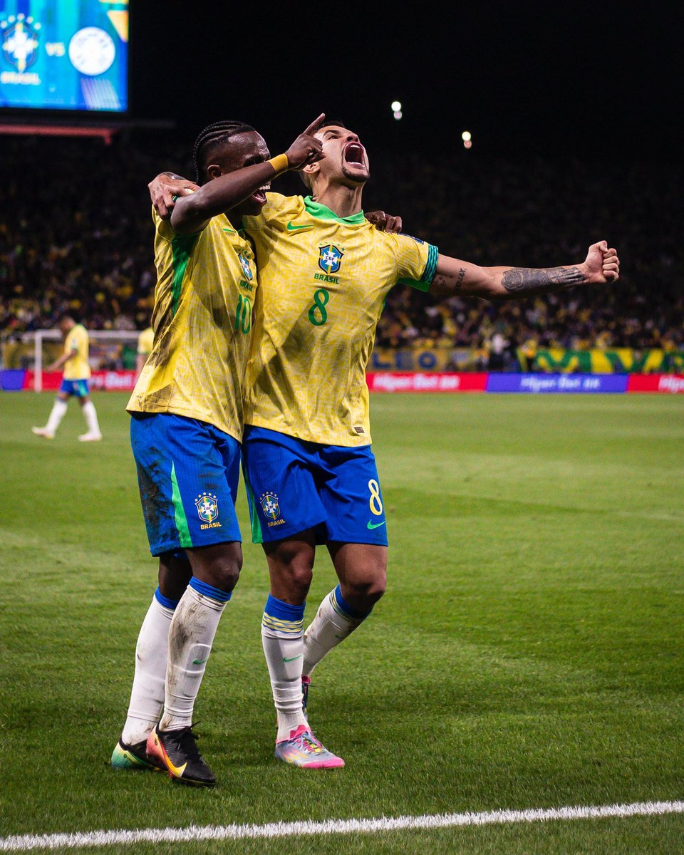 brunoog97's tweet image. Copa do mundo, aqui vamos nós!!! Muito feliz. Vamos Brasil! 🇧🇷🙏🏽