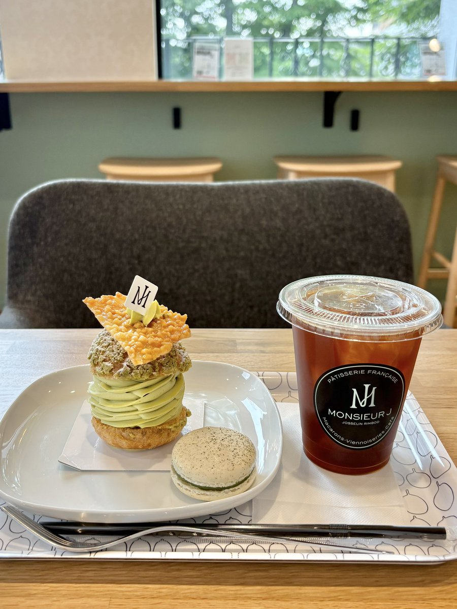 yui_kitsuon's tweet photo. ケーキ注文するとき声出なくて随伴症状も出まくりで焦ってたけど店員さんがショーケース越えて私の隣まで来て「指差して教えてください」って対応してくれた🥲♡私のおかしな姿見ても顔色一切変えずに優しく対応してくださってありがとうございます✨
最近こういうお店に出会うこと多くて自信つく🌿 https://t.co/nTYPRHavEe