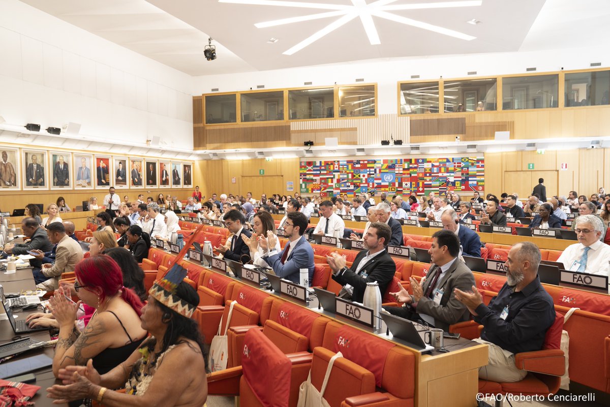 FAOForestry's tweet photo. Over 200 people gathered for Day 1 of the #FireHubPlenary, with sessions on:
🌱 Community-based fire management
🌿 Post-fire restoration
🌍 Regional fire spotlights
Tune in for Day 2:
AM: https://t.co/tQ12Cxcybv
PM: https://t.co/FrH9KcTv7r
#GlobalFireHub
@NRCan @GAC_Corporate https://t.co/bvY90k5XNv