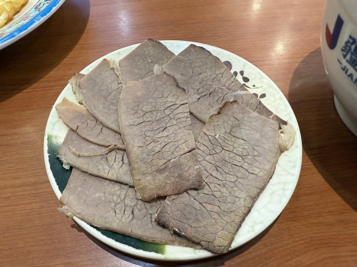 加肉拉面，这肉是单独吃还是放面里一直没搞懂。