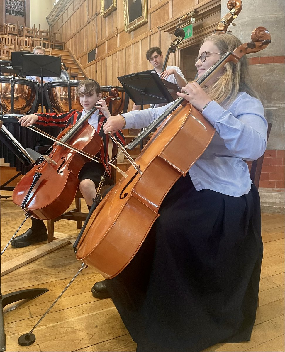 StFaithsARTS's tweet photo. Thank you @music_rugby for hosting @St_Faiths musicians yesterday! #Wyverns 🎶🎵🎻🎺 https://t.co/7ChUsQtuRY