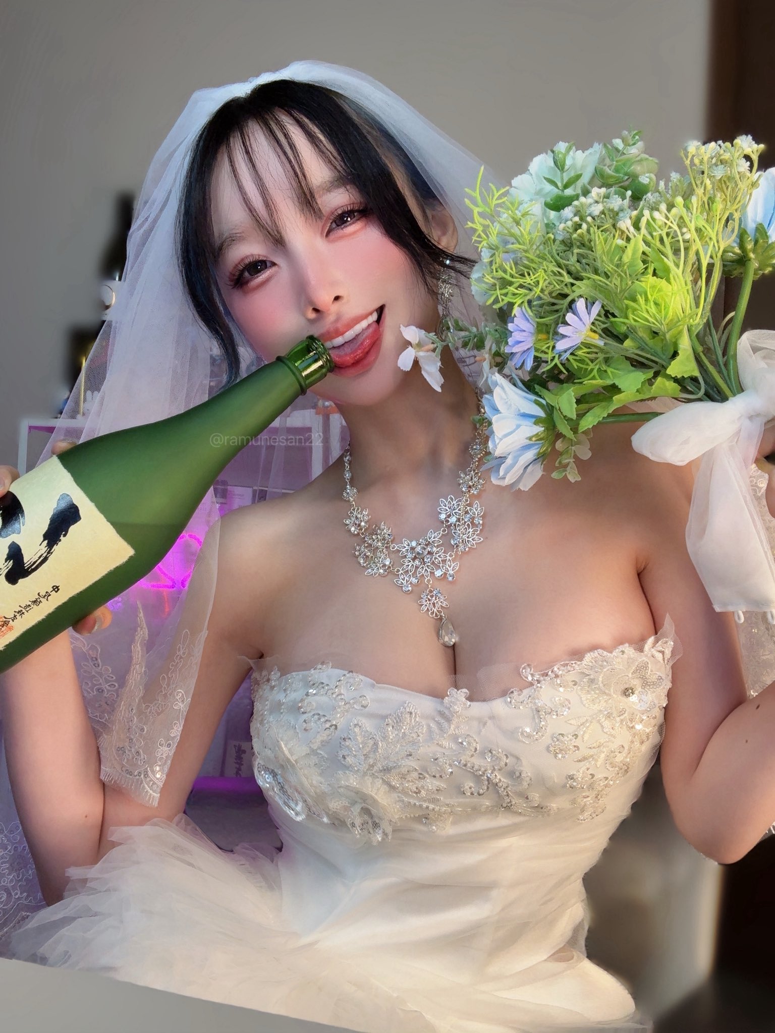 病める時も健やかなる時も 飲ませていただくことを誓います｜青髪セクシーインフルエンサーらむねさん