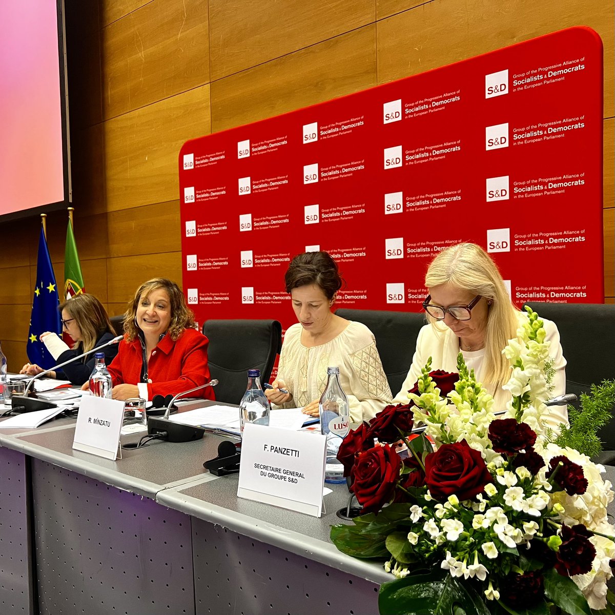 S&D Group (@theprogressives) on Twitter photo When we invest in people, we invest in Europe's future.
Skills, quality jobs, life-long learning are essential towards building a European Union that works for everyone.
Thank you, 🇪🇺Commissioner <a href="/RoxanaMinzatu/">Roxana Mînzatu</a> for your passion and commitment to this fight! When we invest in people, we invest in Europe's future.
Skills, quality jobs, life-long learning are essential towards building a European Union that works for everyone.
Thank you, 🇪🇺Commissioner <a href="/RoxanaMinzatu/">Roxana Mînzatu</a> for your passion and commitment to this fight!
