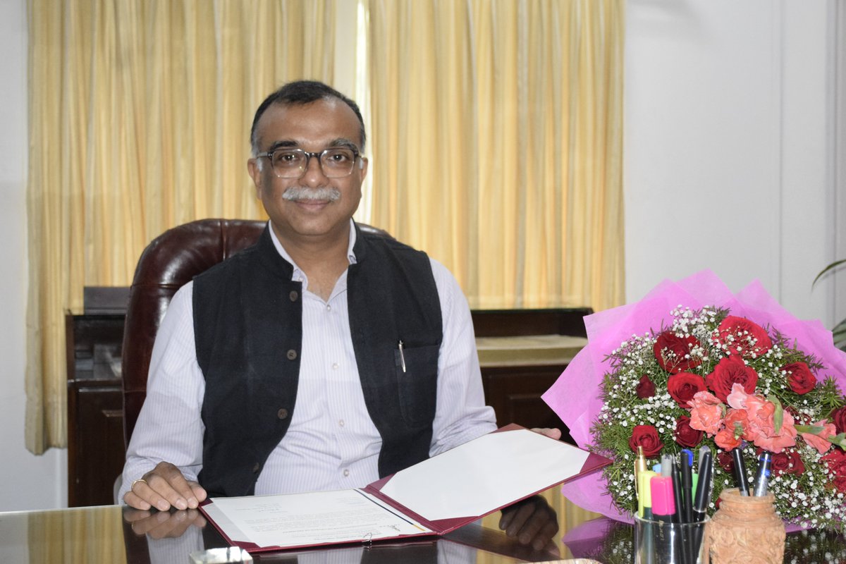 jncasr's tweet photo. Delighted to welcome Prof. Umesh V. Waghmare, Professor &amp; Dean, Faculty Affairs, JNCASR, as the new President of JNCASR. He assumed office on 11 June 2025. Prof. G.U. Kulkarni handed over charge to Prof. Waghmare at a ceremony at the President’s Office today. 
@waghmare16 https://t.co/bPylZ1JsEH