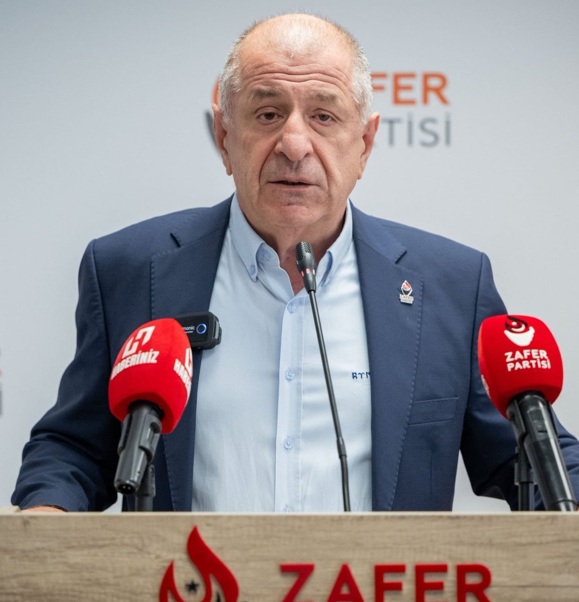 Ümit Özdağ: “Sığınmacılar arasında Türkiye’ye manevi olarak bağlı olmayan milyonlar vardır.

Bu insanlar yabancı istihbarat servisleri için büyük bir insan kaynağı oluşturmaktadır. 

Arap gizli servislerinin, bu insanlar arasından küçük meblağlar karşılığında eleman devşirmesi