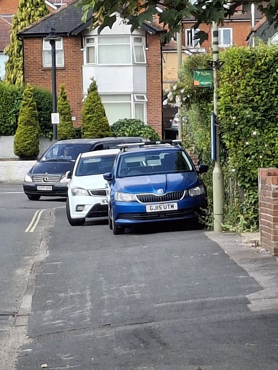 newforestlocal's tweet photo. @HantsPolice how is this ok? Surely they are causing an obstruction? Happens all the time. Bridge Road #Lymington https://t.co/kPXsdqwsct