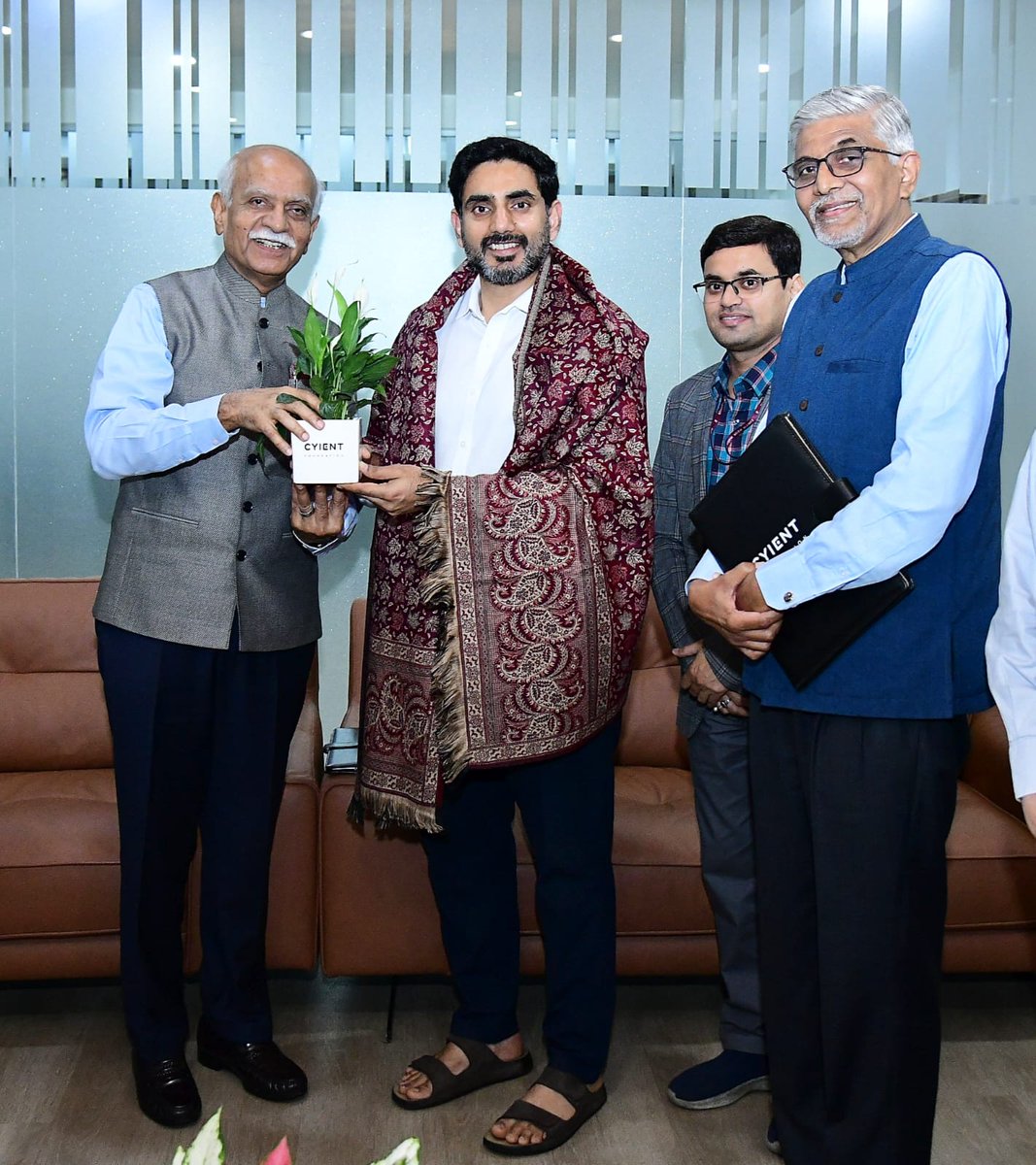naralokesh's tweet photo. యువతలో వ్యాపార నైపుణ్యం, స్టార్టప్ ఎకో సిస్టమ్ అభివృద్ధికి ప్రముఖ సాఫ్ట్ వేర్ సంస్థ సైయెంట్(Cyient), ఏఐసీటీఈ(అఖిల భారత సాంకేతిక విద్యామండలి)తో ప్రభుత్వం కీలక ఒప్పందం కుదుర్చుకోవడం జరిగింది. ఉండవల్లి నివాసంలో సైయెంట్(Cyient) ఫౌండేషన్, ఏఐసీటీఈ ప్రతినిధులతో ఈ మేరకు అవగాహన ఒప్పందం చేసుకోవడం జరిగింది. దీనిద్వారా నగర ఆధారిత ఇన్నోవేషన్ క్లస్టర్లను ప్రారంభించేందుకు సైయెంట్(Cyient) ఫౌండేషన్, ఏఐసీటీఈ సహకారం అందించనున్నాయి. మొదటగా విశాఖ నుంచి ఇవి ప్రారంభం కానున్నాయి. విద్యాసంస్థల్లో వ్యాపార దృక్పథం, మేథోసంపత్తి(IP) సృష్టితో పాటు స్టార్టప్ సంస్కృతిని ప్రోత్సహించనున్నారు. ఇందుకు విద్యార్థులు, అధ్యాపకులు, సంస్థలలో నైపుణ్యాలు, సామర్థ్య పెంపునకు కృషిచేయడం జరుగుతుంది.