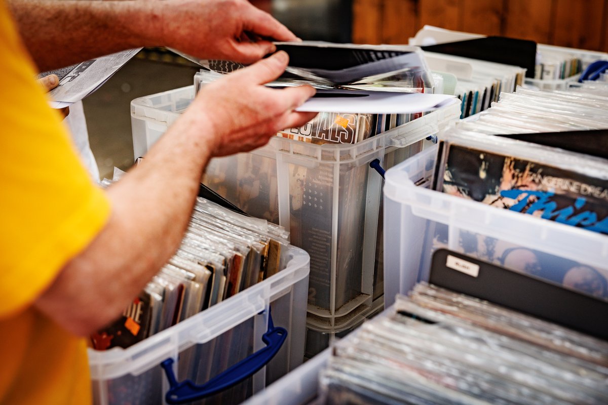🎵 This Saturday!

Support local and get down to Real Deal Record Fair, beneath our Box Market canopy!  

⭐ Saturday, 14 June 
⏰ 9am until 4pm 
📌 Preston Markets