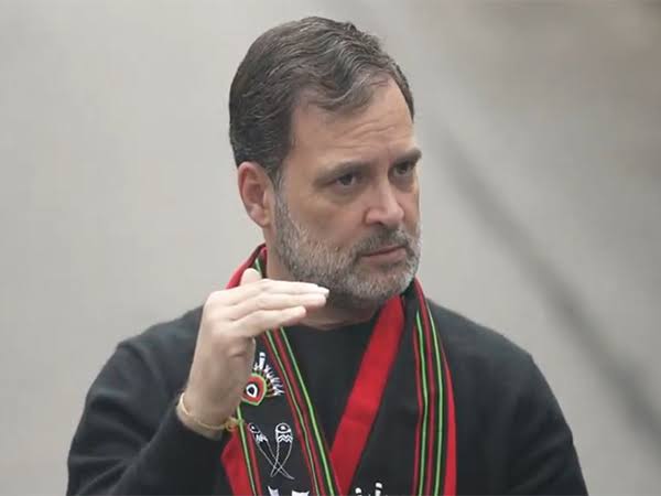 यह खुलकर साफ हो चुका है कि राहुल गांधी को अंतर्राष्ट्रीय मसलों की जरा सी भी समझ नही। 

संस्कार वगैरह की बात तो छोड़ ही दें। 
●●
वे बार बार सरेंडर सरेंडर कहके प्रधानमंत्री का अपमान करते हैं। उन्हें यह साधारण सी बात क्यो नही समझ आती, कि जो शख्स ट्रम्प के एक आदेश पर युद्ध रोक सकता