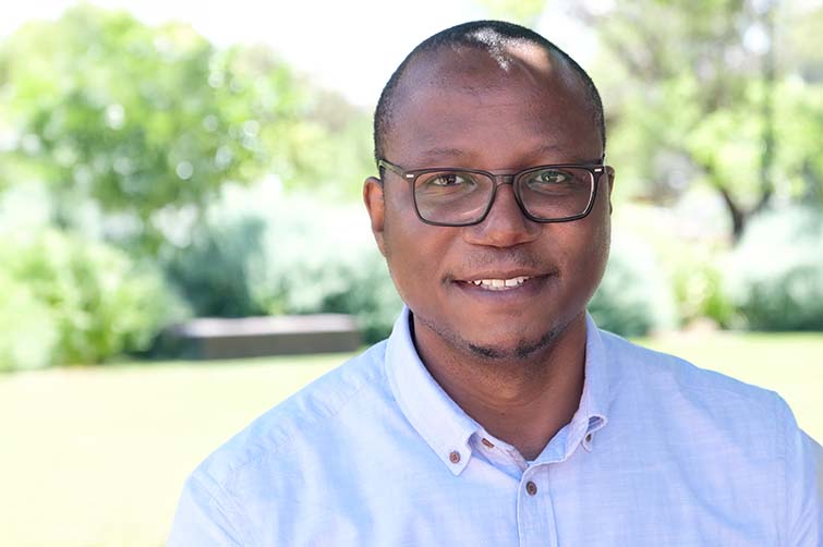 UFSweb's tweet photo. Dr Khangelani Moyo is off to Barcelona, Spain. From the Department of Sociology, he is set for an Erasmus+ exchange at Pompeu Fabra University. A chance for global exposure, new networks, and fresh perspectives.
Read more: https://t.co/VVkbV5wRSl 
#UniversityoftheFreeState https://t.co/qxXtJUpAt9